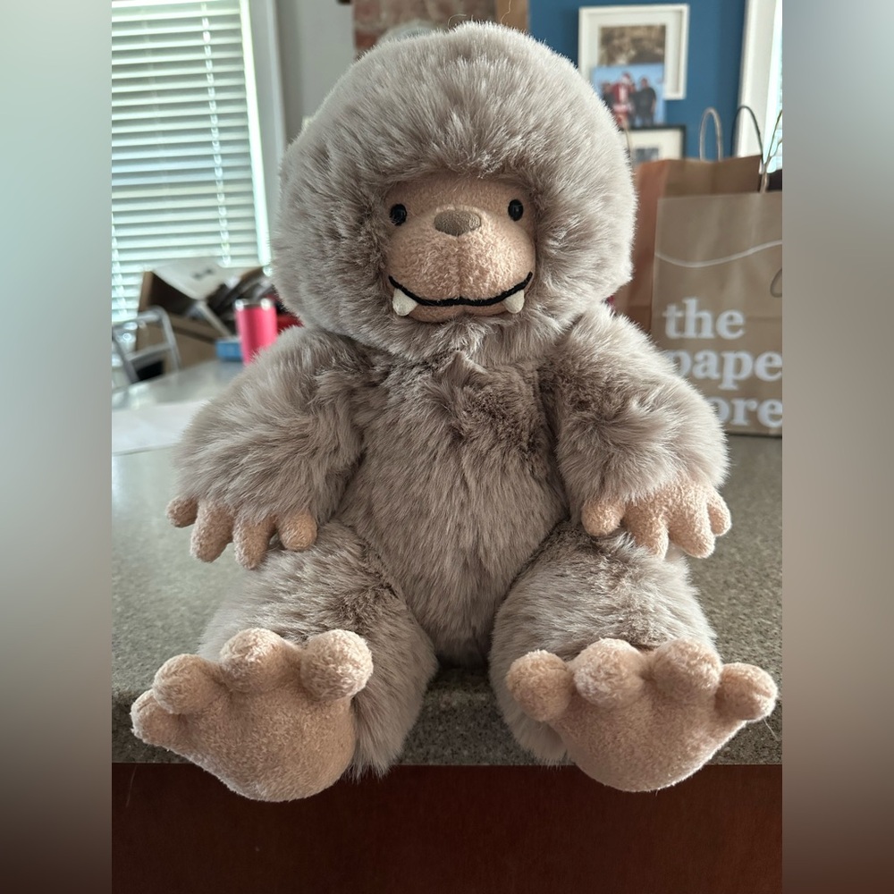 Jellycat Bo Bigfoot